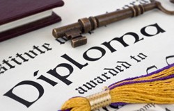10 Ways to Tell if You’re Dealing with a Diploma Mill